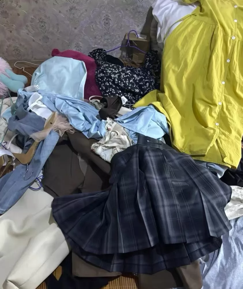 学姐宿舍物品，衣服实在太多了，都是夏季轻薄款！清一批，每份随机发2斤左右，具体看…