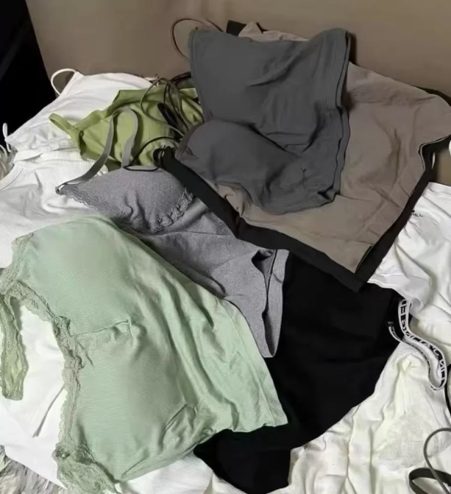 学姐宿舍物品，衣服实在太多了，都是夏季轻薄款！清一批，每份随机发2斤左右，具体看…图片4