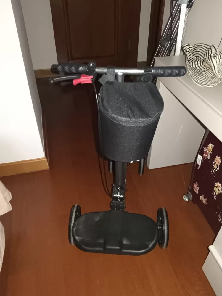 骨折助行车四轮带座椅骨折康复用助行车，四轮设计带软垫座椅和脚踏板，扶手可调高度，…图片2