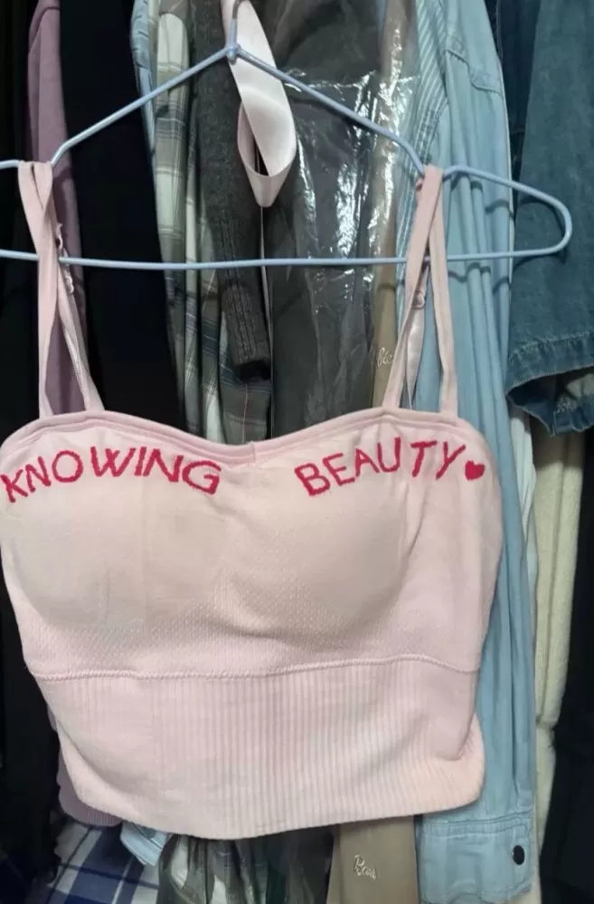 大学女石舍搬宿舍衣服太多带不走，丢了可惜！发三斤左右包邮，总数发6件。个别瑕疵，…图片3