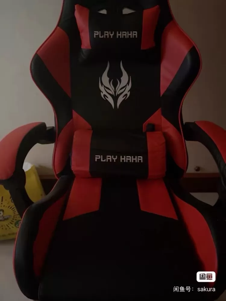 几乎全新PLAY HAHA电竞椅，黑红配色，PU皮面，带头枕和腰靠，人体工学设计…