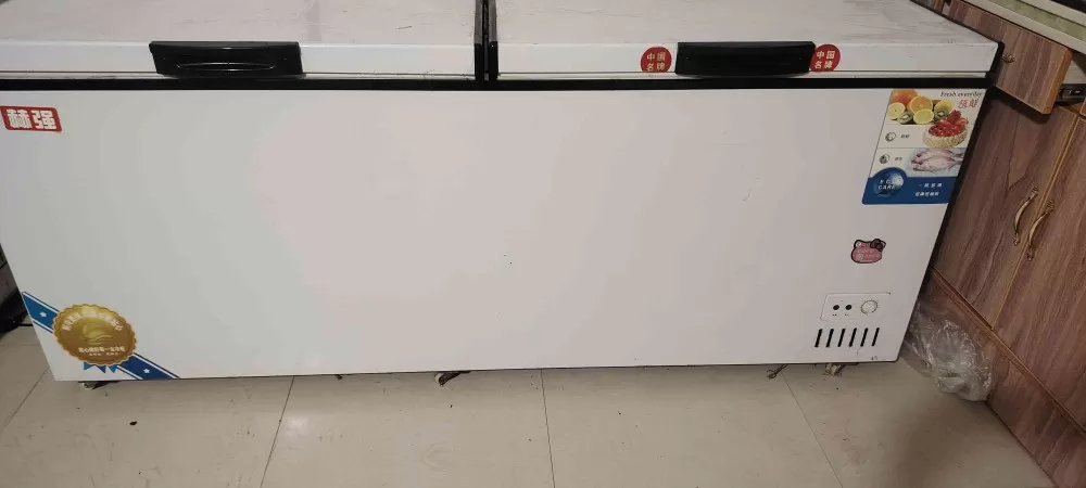 一台卧式商用冰柜买回来一年，现在出售。