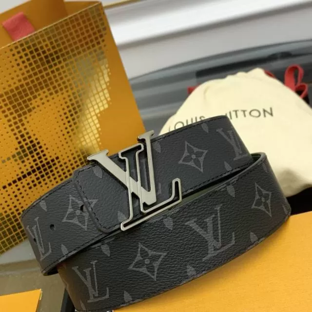 全新LV路易威登黑色老花皮带，经典款式，黑色银扣，双面设计。专柜购入，几乎全新，…图片2