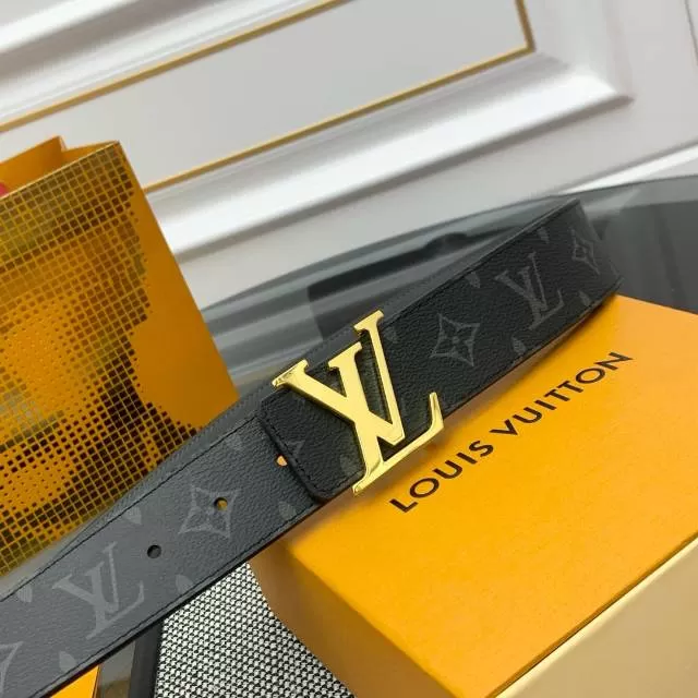 全新LV路易威登黑色老花皮带，经典款式，黑色银扣，双面设计。专柜购入，几乎全新，…