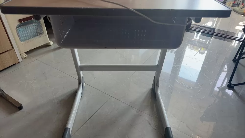 学习桌  赠送一个台灯（可调节灯光的）图片3