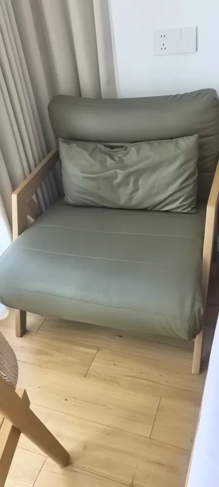 沙发买过来1年左右，没怎么坐，因为喜欢长友的牌子，买了很多他家的座椅，这个沙发基…