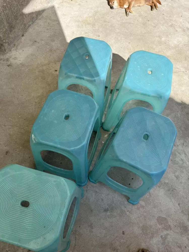 5元一个   一共5个   可以送货上门  送货之前会把板凳擦干净   质量很好…图片5