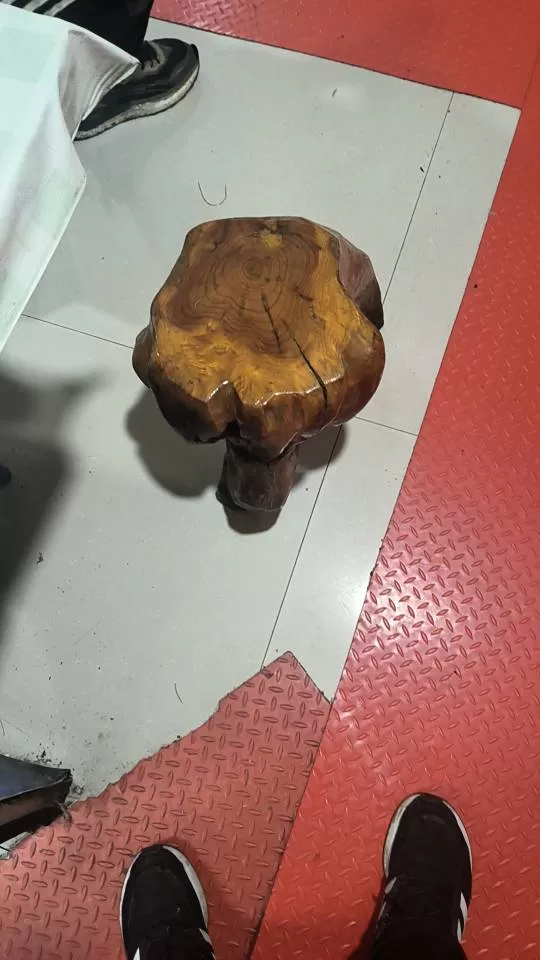 根雕茶台，带两个凳子，长一米八，高75，宽90