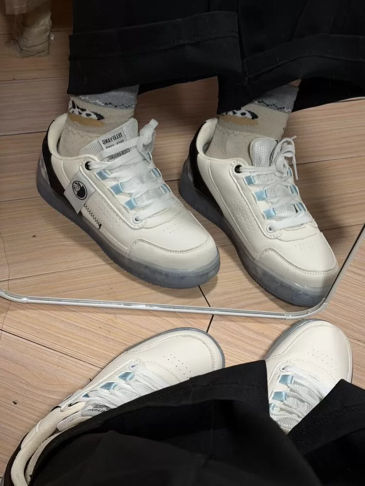 全新，两个颜色两个款式，上脚特别舒服，一双45两双80