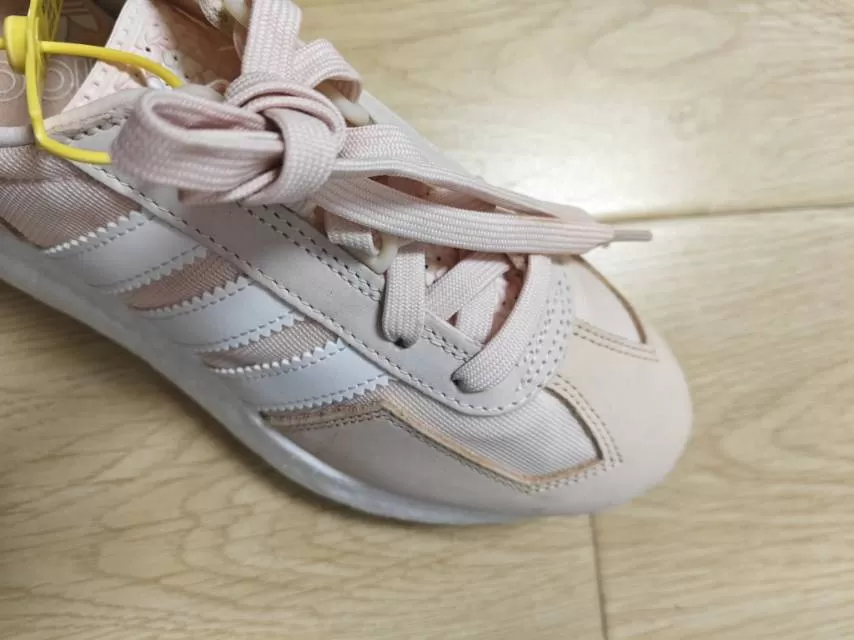 全新正品阿迪达斯女鞋，37，38码的特价处理一双158，需要私聊76567566…图片3