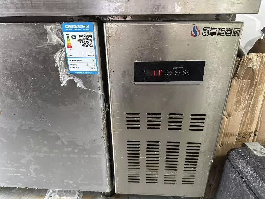 本人转让1.8米/80商用大冰箱，双开门，冷藏冷冻分区，空间大，九成新， 功能都…图片2