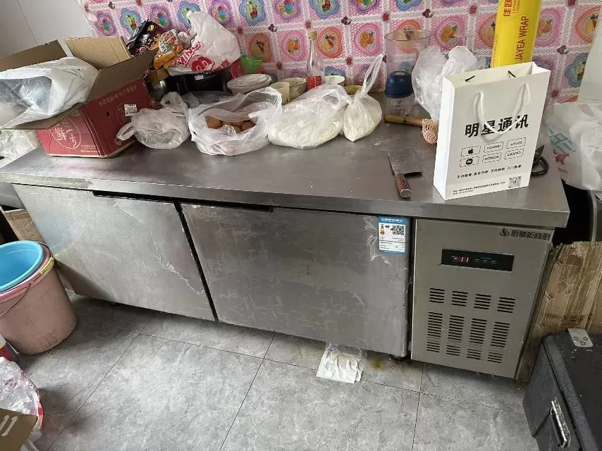 本人转让1.8米/80商用大冰箱，双开门，冷藏冷冻分区，空间大，九成新， 功能都…图片3