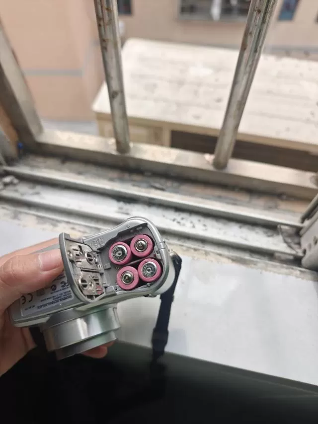 奥林巴斯C-740 Ultra Zoom数码相机，银色机身，10倍光学变焦，32…图片6