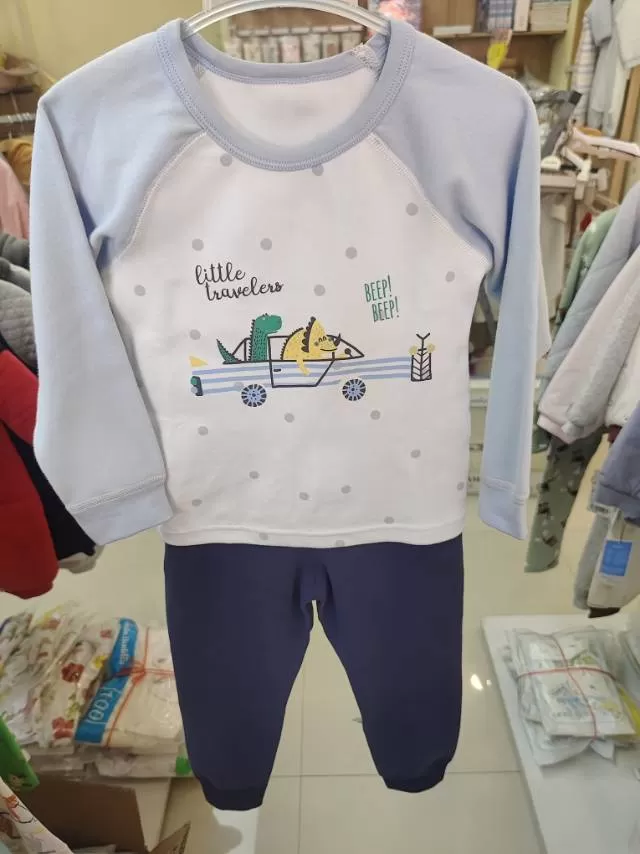 撤店清仓，婴幼儿秋衣套装100元3套，2套都有，纯棉A类。更多样式，具体私聊