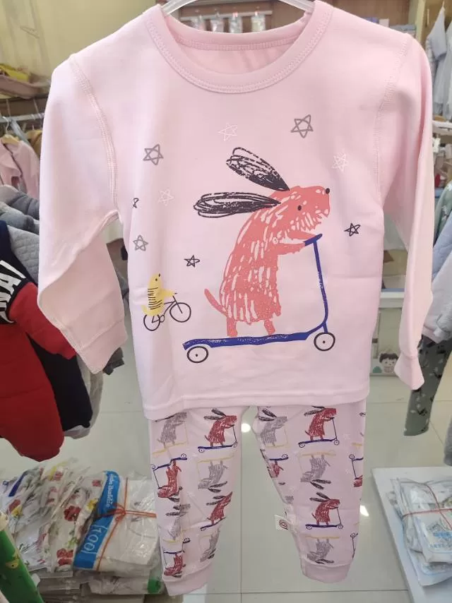 撤店清仓，婴幼儿秋衣套装100元3套，2套都有，纯棉A类。更多样式，具体私聊图片4