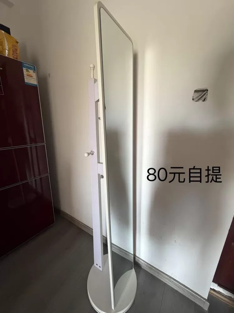 电脑。穿衣镜。烤涮一体锅（用过二次）。品牌学习桌八成新有意购…