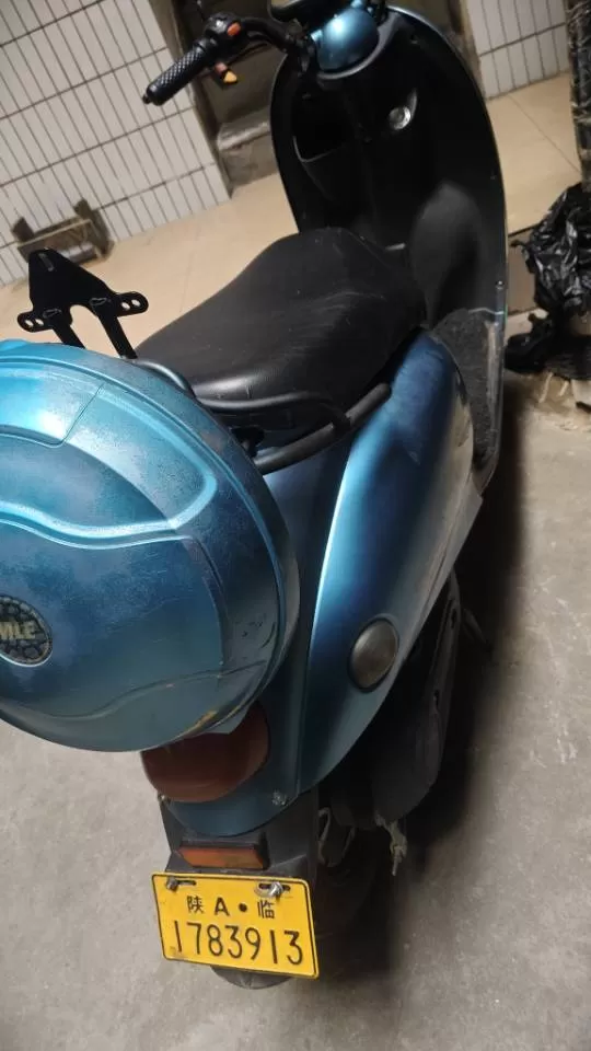 小刀电动车，蓝色款，60V原装电池，续航45km，有3C认证。车身有使用痕迹，座…