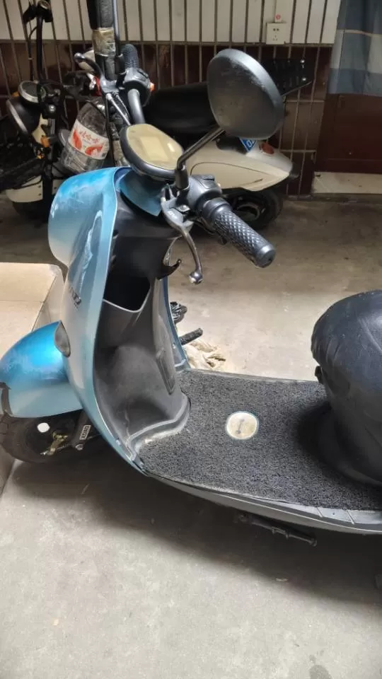 小刀电动车，蓝色款，60V原装电池，续航45km，有3C认证。车身有使用痕迹，座…图片3