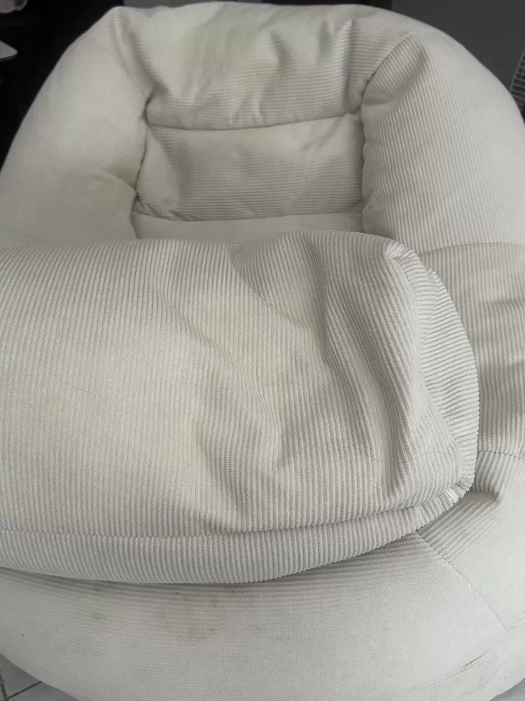 单人榻榻米 七月份买的 底部微瑕污渍 现在半价出 可小?