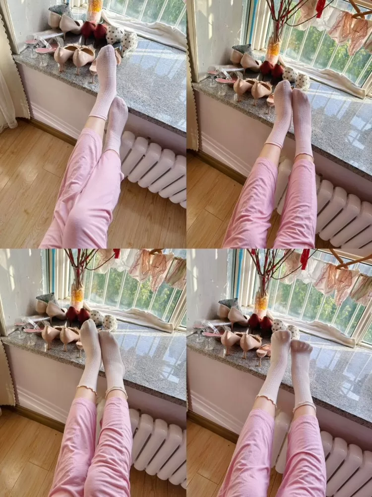 个人原闻闲置，居家拍摄，盗图必究，两双纯棉薄款袜子，花边设计，有明显穿着痕迹，介…