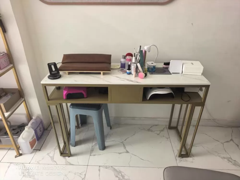 美甲桌带置物架    美甲桌带吸尘器两个    没用过买回来一直闲置  99新